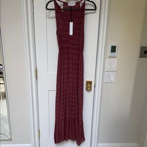 SELF CONTRAST Gorgeous Sleeveless Maxi Dress in Rust!